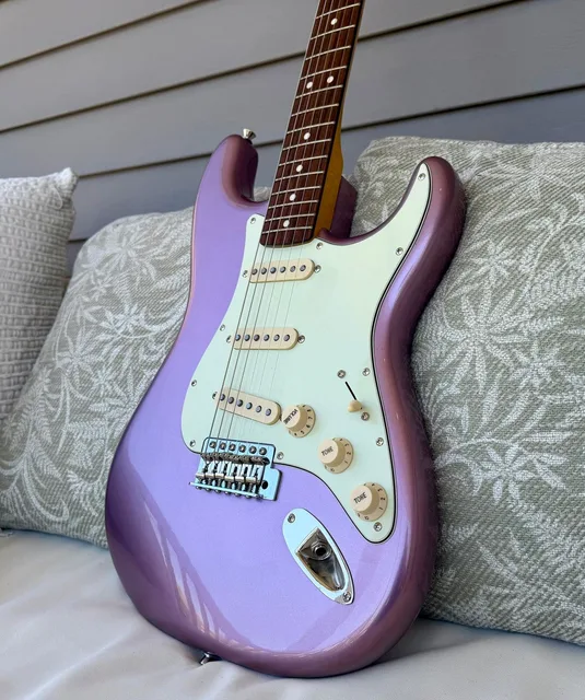 Squier Classic Vibe '60s Stratocaster photo 2 of 3