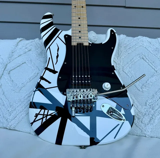 2014 EVH Striped Series photo 2 of 13
