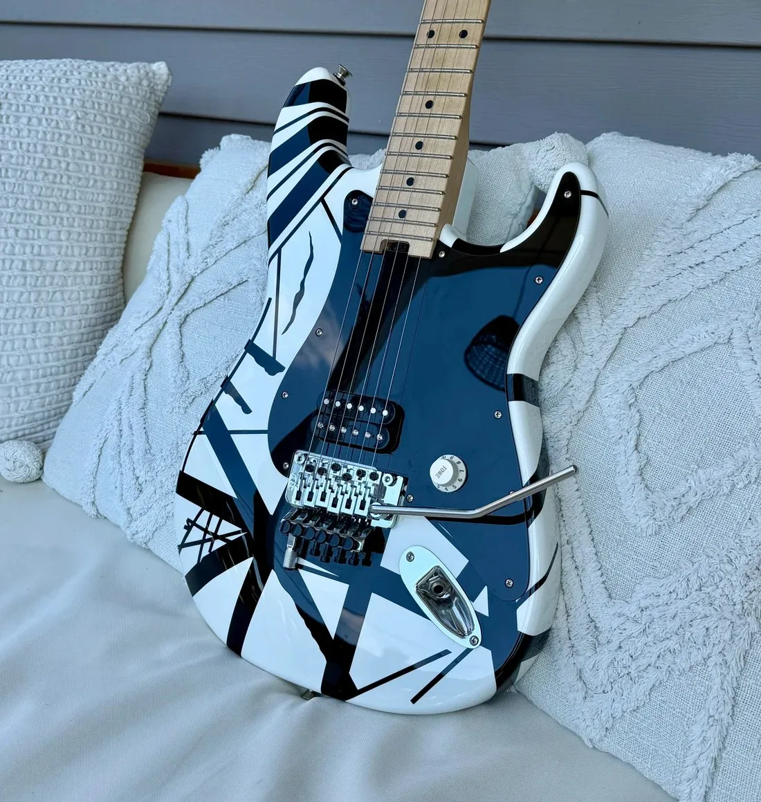 2014 EVH Striped Series, photo 1 of 13
